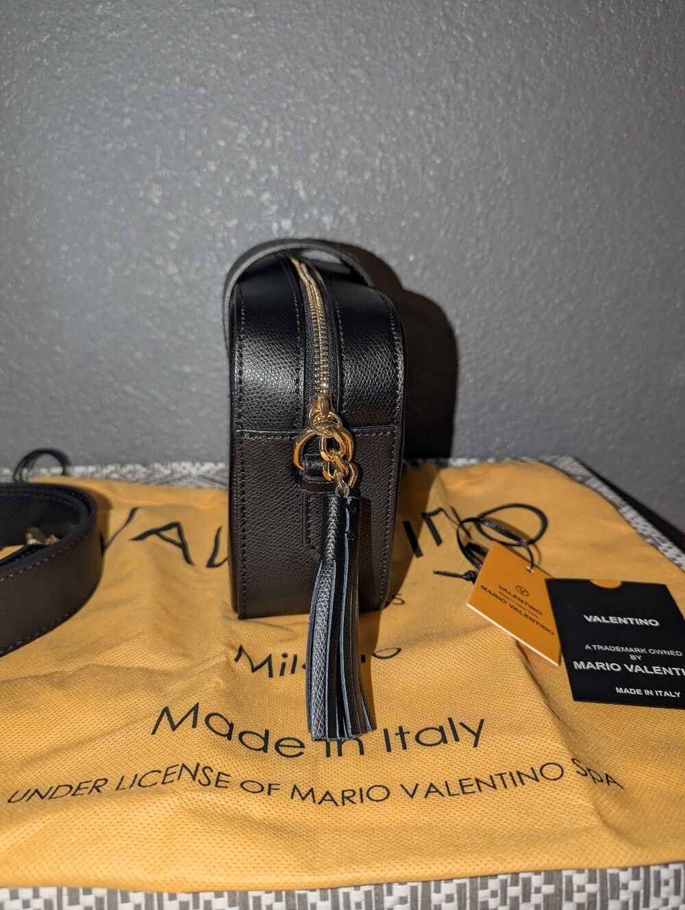 Mario Valentino Camera Bag - Picture 5 of 10